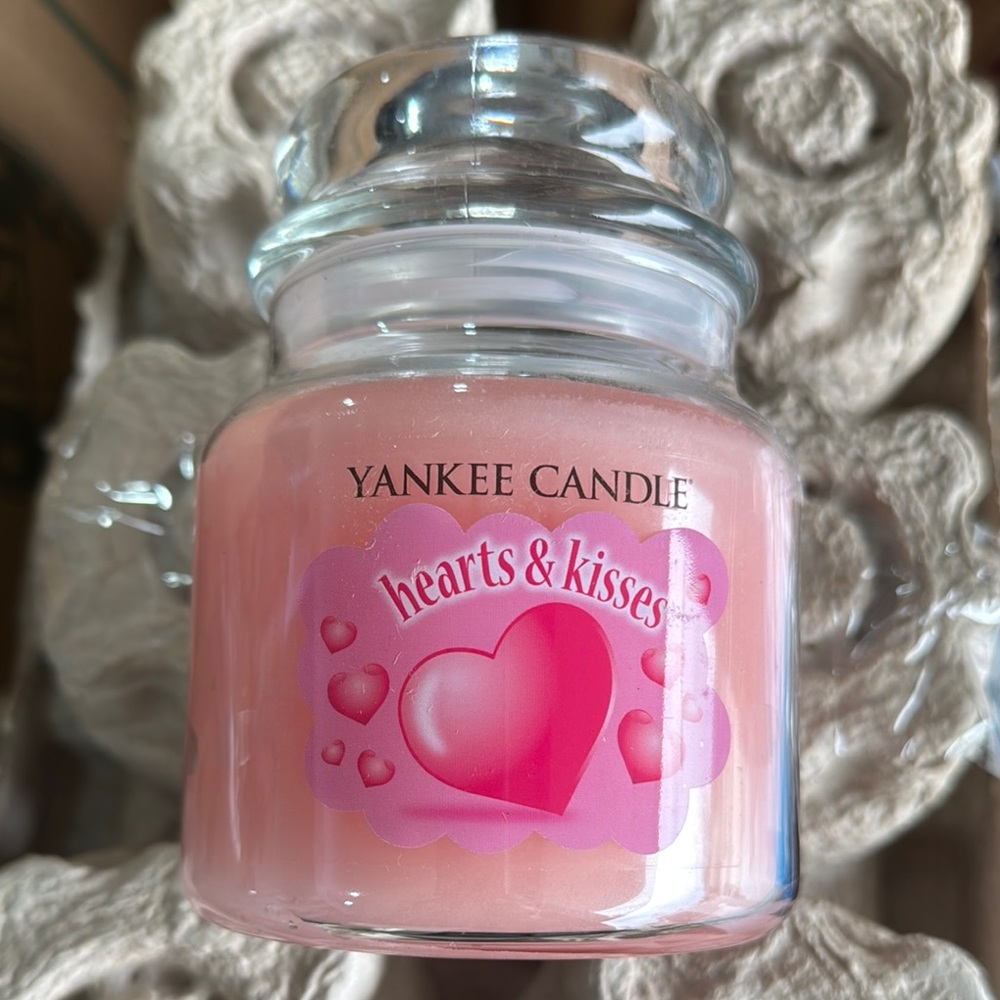 Yankee Candle Hearts & Kisses Pink Candle